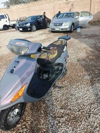 دراجه فراشه لبيع كهربائية كله شغاله دراجه نضيفه على فحص السعر خاص ٠٧٨٣...