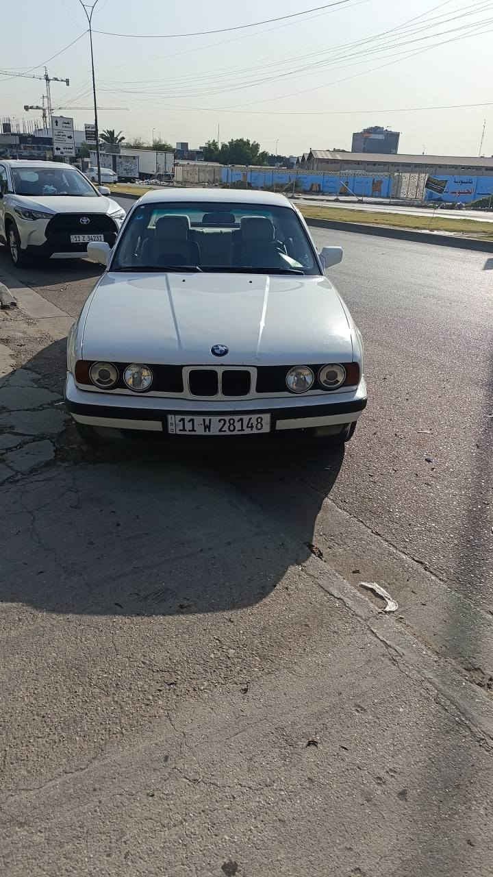 السلام عليكم للبيع bmw 535  السيارة جاهزه من كلشي تبريد مكينه كير حداديه السيارة بلاديه بيها صبغ قطعتين فقط بدون ضربه هزه جديده باسمي رقم انكليزي نوقصها الصالنصه مزروفه والبطاين شويه تعبانه والجامه الخلفيه الوره السايق دكمتها متشتغل يا اما فيوز يا اما الدكمه عاطله السعر 49مكان السيارة بغداد كرادة والبلديات رقم الهاتف *********** بغداد, العراق

