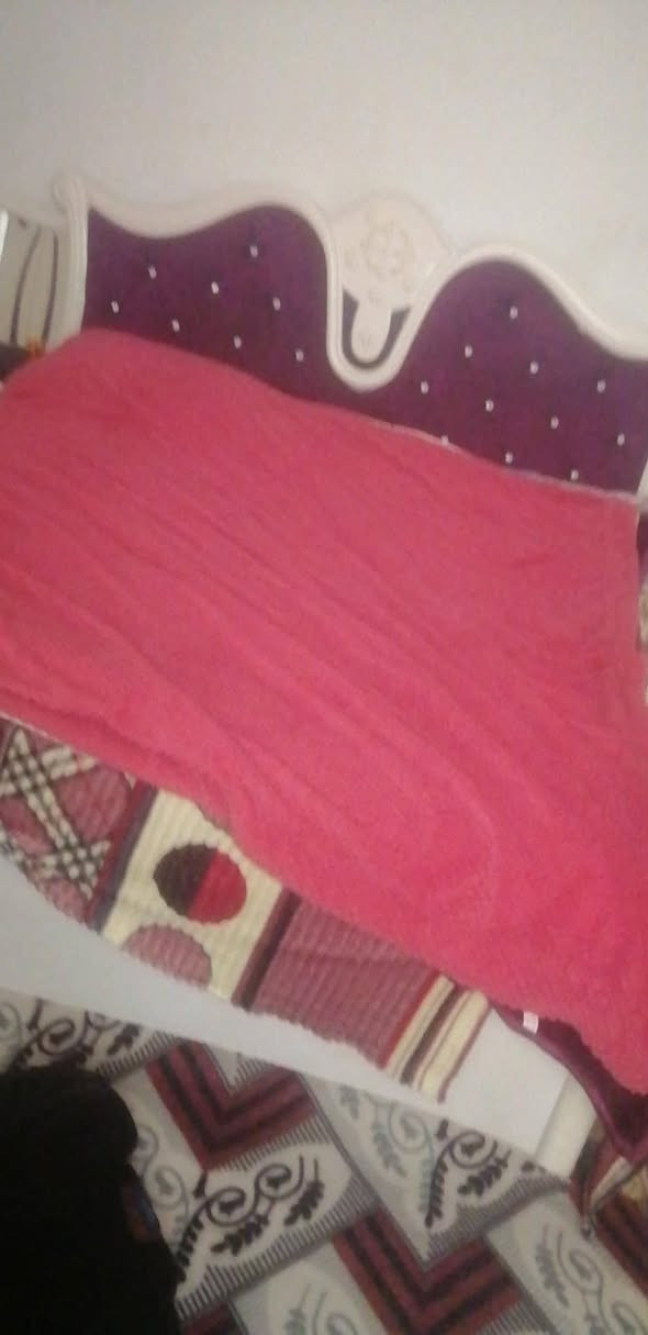 يا الله مكلفة بلنشر
غرفة تركية نظيفة جدا استعمال قليل
الغرفة ضخمة مو سنفورية
الكنتور ٨ ابواب قاطين
السعر ٧٥٠ بيها مجال
العنوان زين القوس شارع المدارس
 الرقم ***********
