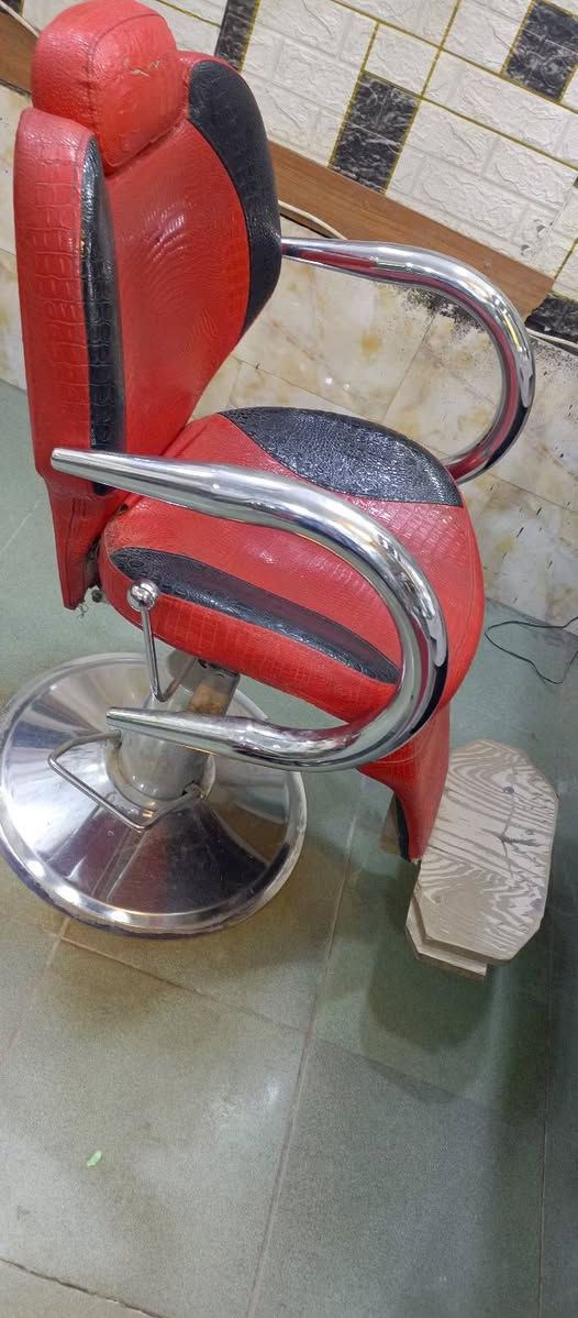 كراسي نضيفات جدا السعر 225بيهن مجال بسيط كربلاء ***********
