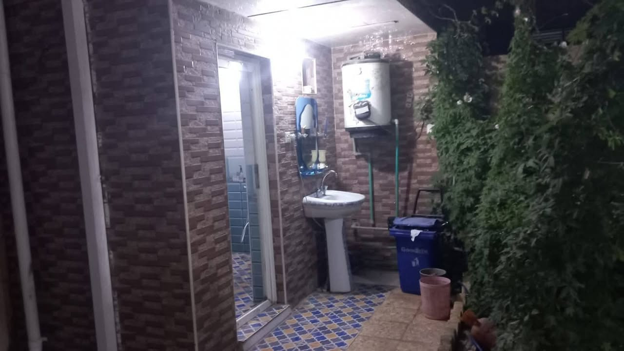 بيت  للبيع ٤٥٠م في الحسين القديم قرب حلويات الحمداني وخلف محو الامية (وسائل التعلمية)
***********
