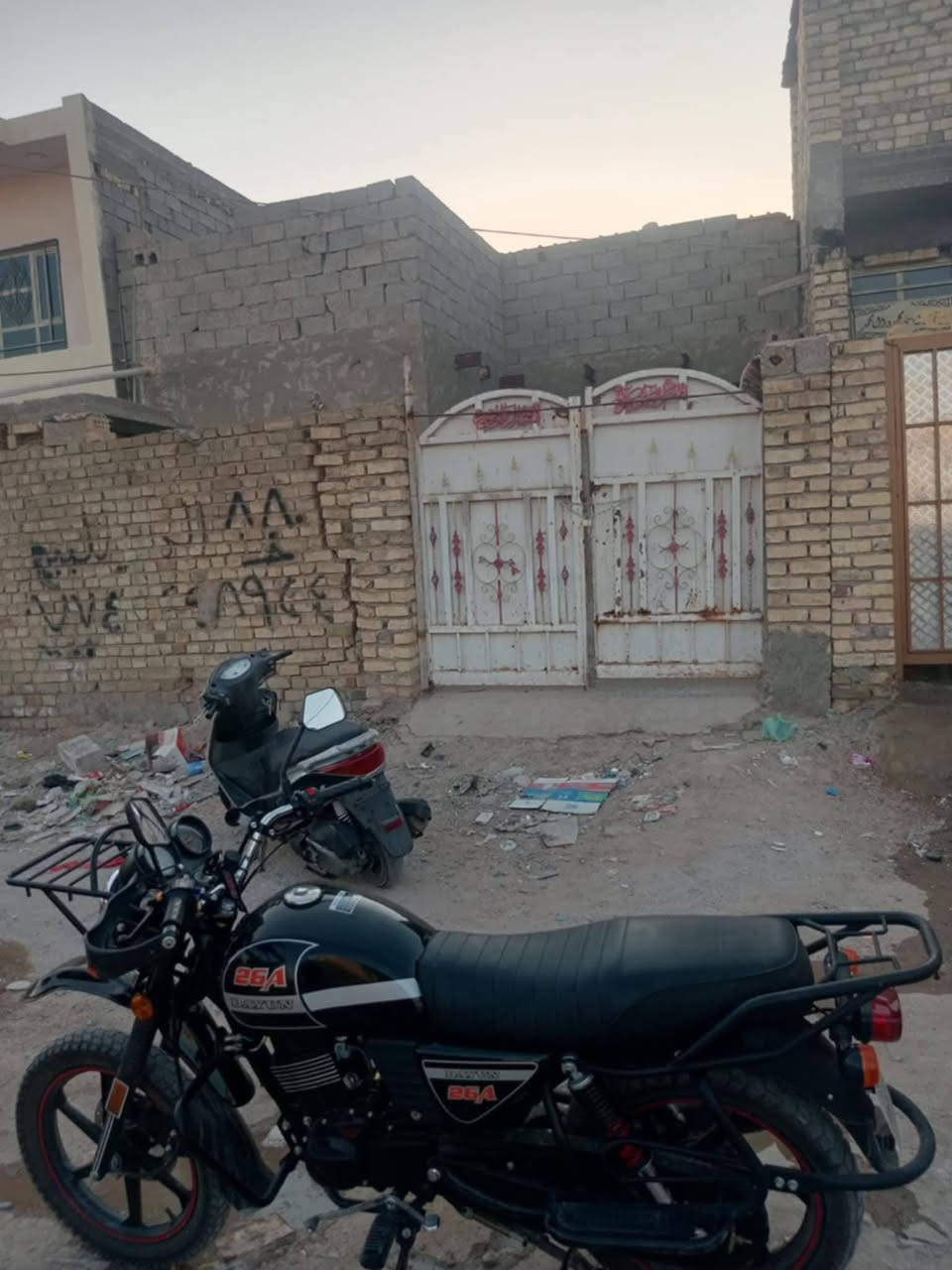 سلام عليكم بيت بسبع قصور شارع ابو احمد يم لحميد لبيت قريب عل شارع رابع بيت بل فرع مساحه ١٥٠بلوك عكاده عوزه ترتيب سعر ٤٥ وبي مجال ويرهم قصد مقدمه ٢٥ رقمي *********** واذ مراوس هم عادي
