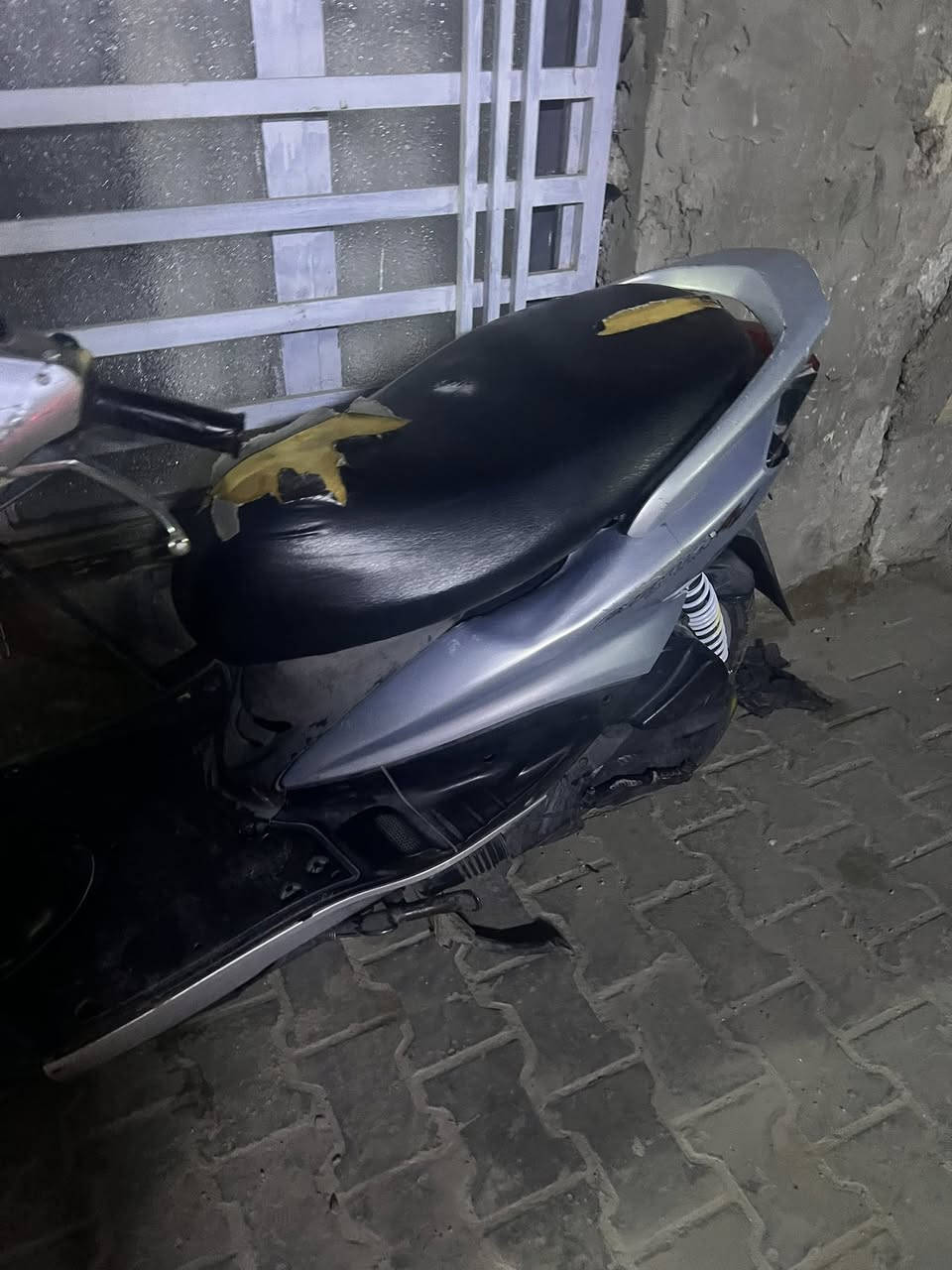 سكنس نثيه دراجه يرادلها تعديل بل كفرات كهربائيات شغاله كلهن نكرة سلف تجي تفحص مكينه بيدكً دارجه نصبتها حلوة ومكينه مكفوله على ايدي الدراجه دهن امزويل الاصلي احطلها  عداد السرعه واكف فقط 375 وبيها مجال


**إذا كنت صاحب هذا الإعلان وتريد حذفه لأي سبب، رجاءا أرسل رسالة إلى الدعم الفني**