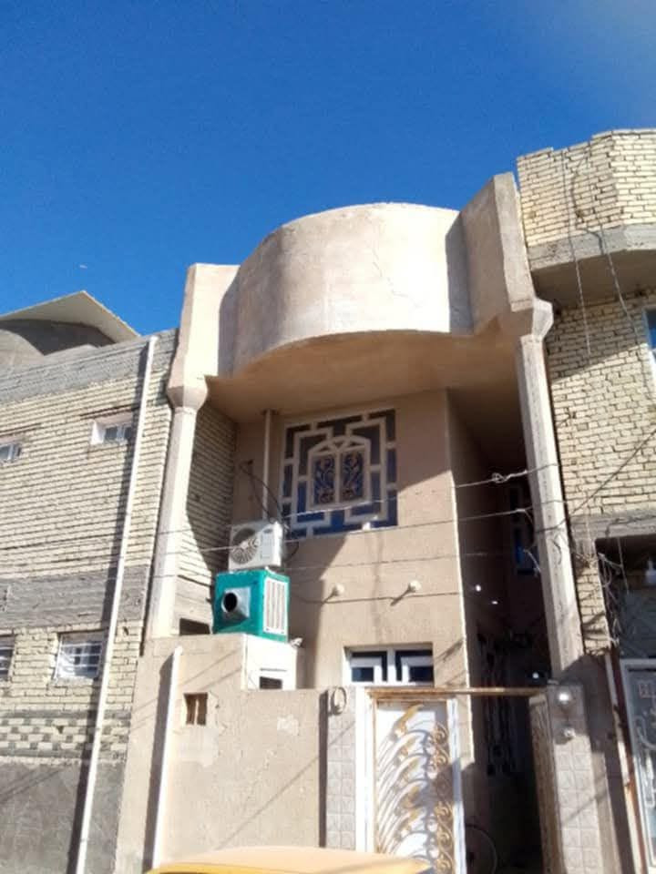 بيت 100م طابق ونص لبيع حي النداء خلف شارع 60بلظبط قرب شارع المكاتب موقف الكيات سقف صب بناء نظيف ما ال جناي  
واتساب ***********

