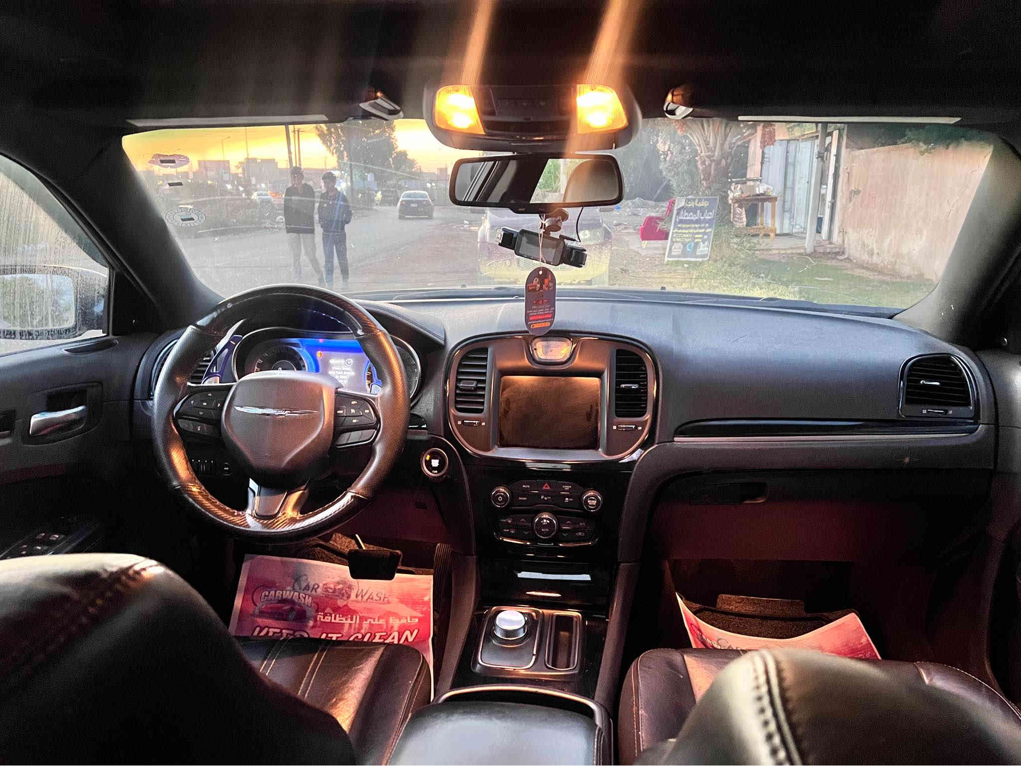 السلام عليكم 
اوباما كرايسلر موديل 2019 S
محرك v6 3.6
السياره ماشيه150 الف كم 
السيارت دفع رباعي 
لون اسمنتي 
سونار السياره موضح بالصوره 
سعر السياره 235 
مكان السياره بغداد 
وبيه مجال بسيط .
رقم موبايل ***********
رقم موبايل *********** Colombo
