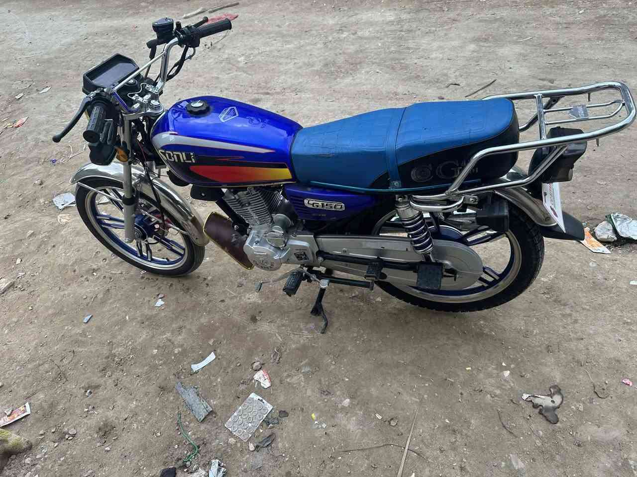 السلام عليكم دراجه سافاني موديل 2025 كفاله عامه المكان كربلاء قنطره السلام السعر 650 وبيها مجال ***********
