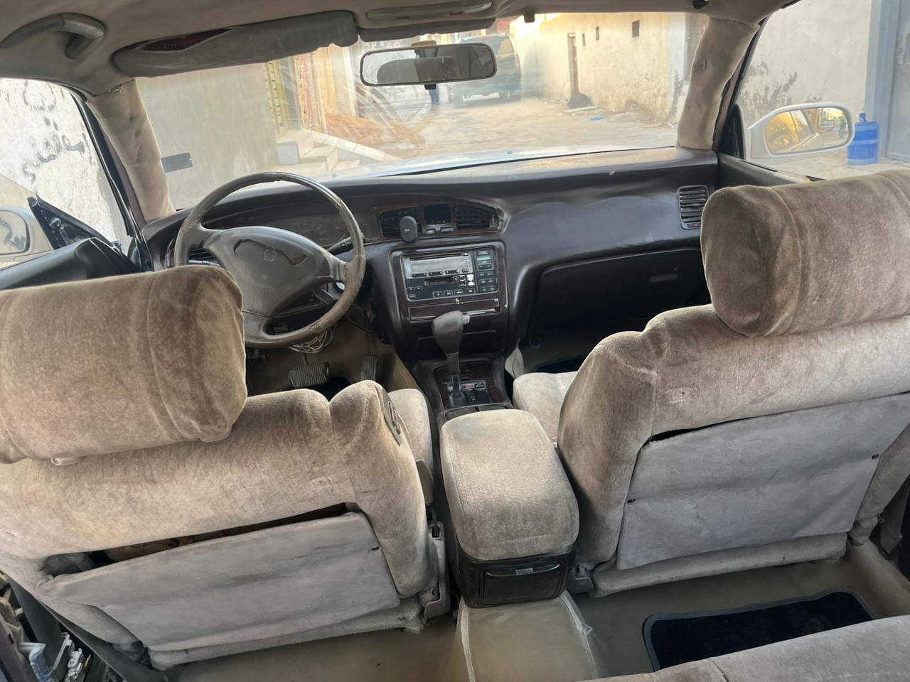 بطة كراون موديل 92 للبيع 
رقم انكليزي سنويتها ل 2033
مكفولة گير ومكينة وتبريد معوز بس غاز
سعرها 45 ورقة بيها مجال قليل 
للتواصل ***********
