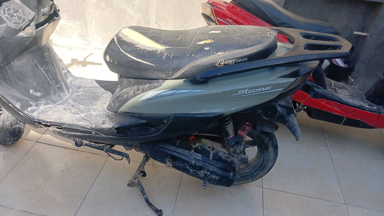 سترونك ٢٣ 
دراجة 
بحالة جيدة السعر ٤٠٠ 
بيها مجال شي قليل 
مكان بابل


**إذا كنت صاحب هذا الإعلان وتريد حذفه لأي سبب، رجاءا أرسل رسالة إلى الدعم الفني**