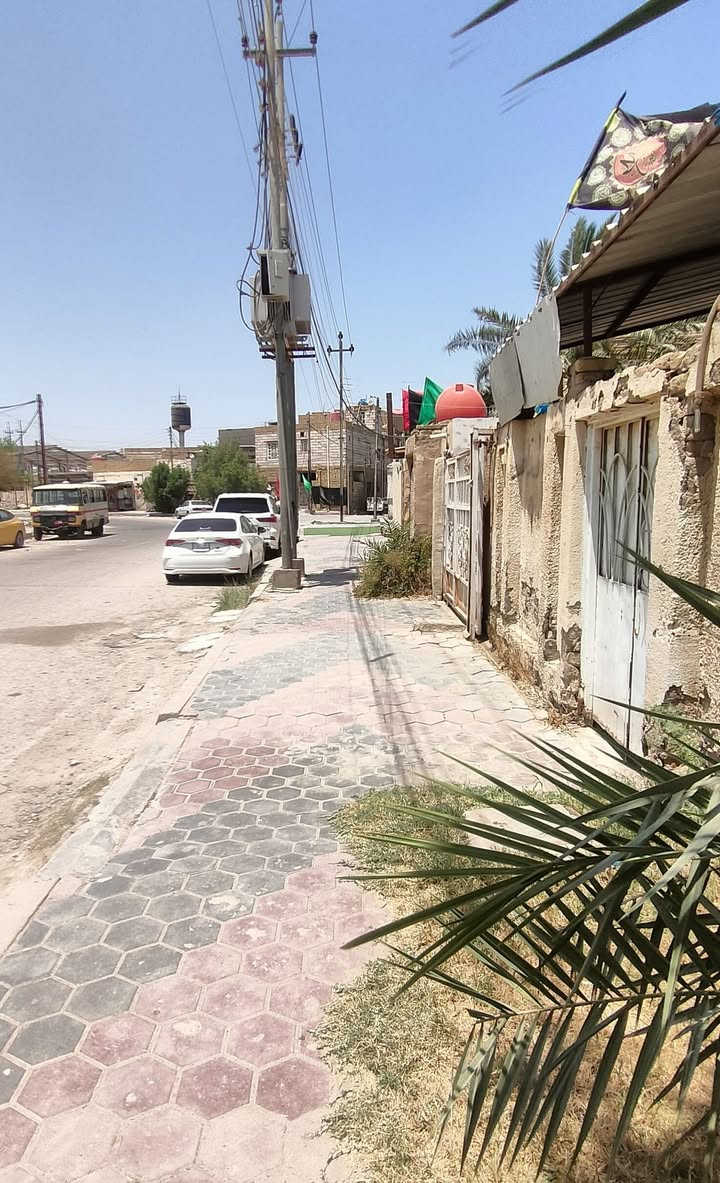 بيت ركن مساحة 290 متر (أبيعك قطعة تفليش) 
العنوان بداية الحي العسكري قرب المخازن القديمة 
قريب على جامعة العين 
السعر 450
للاستفسار الاتصال على ‏‪***********
