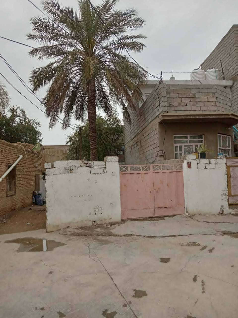 #دار_للبيع
🔹 الواجهة: 14متر
🔹 المساحة: 520 متر مربع
🔹 السعر: 300 (قابل للتفاوض)
#الموقع الفرع القريب ع شارع ٧نيسان الي مقابل منفذ الريادي 
📞 للاستفسار والتواصل: ***********
                                  ***********
                                  ***********
                                 ***********
