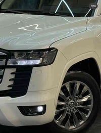 لاندكروزر GXR • ٢٠٢٢ • ٩٩٠٠٠ كم