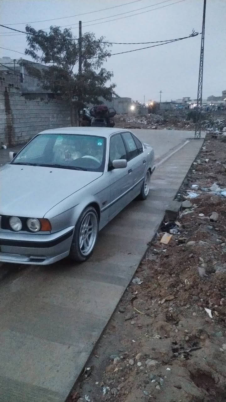 سلام عليكم  اخوان بي ام للبيع او مراوس موديل 1995حجم 525محرك كبس كير محرك شرط لا صرف تبريد شغال  بخار مشروع وطني السنويه جديد ٢٠٢٩يلا ينتهي  صبغ عام  اصل او فصل  السعر  50 او بي مجال  ترهم  مراوس  اب اوبل اميكه ***********
