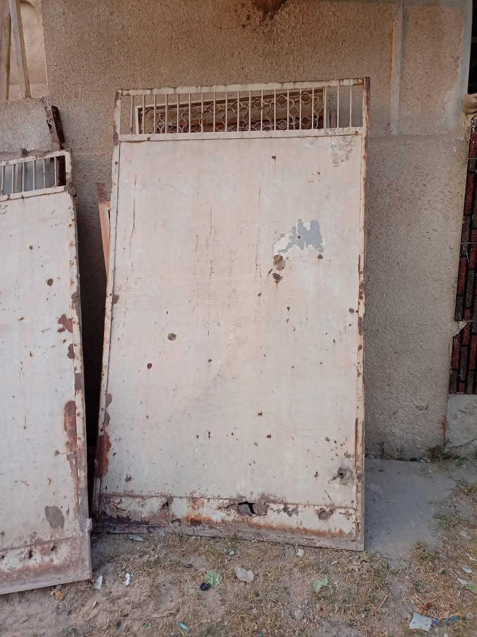 سلام عليكم 3 بيبان 1 شباك البيع سعر 65 قفل التواصل مراسله للصفحه او رقم ***********
