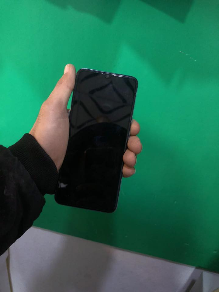 السلام عليكم جهاز لبيع oppoA77 الجهاز نضيف فقط العدسة مالت الكاميرة ماموجود الجهاز مستبدل شاشة اصلية وكالة انطي بيه ضمان السعر ٥٤ قفل الذاكرة ١٢٨ عشواية ٤ ***********
