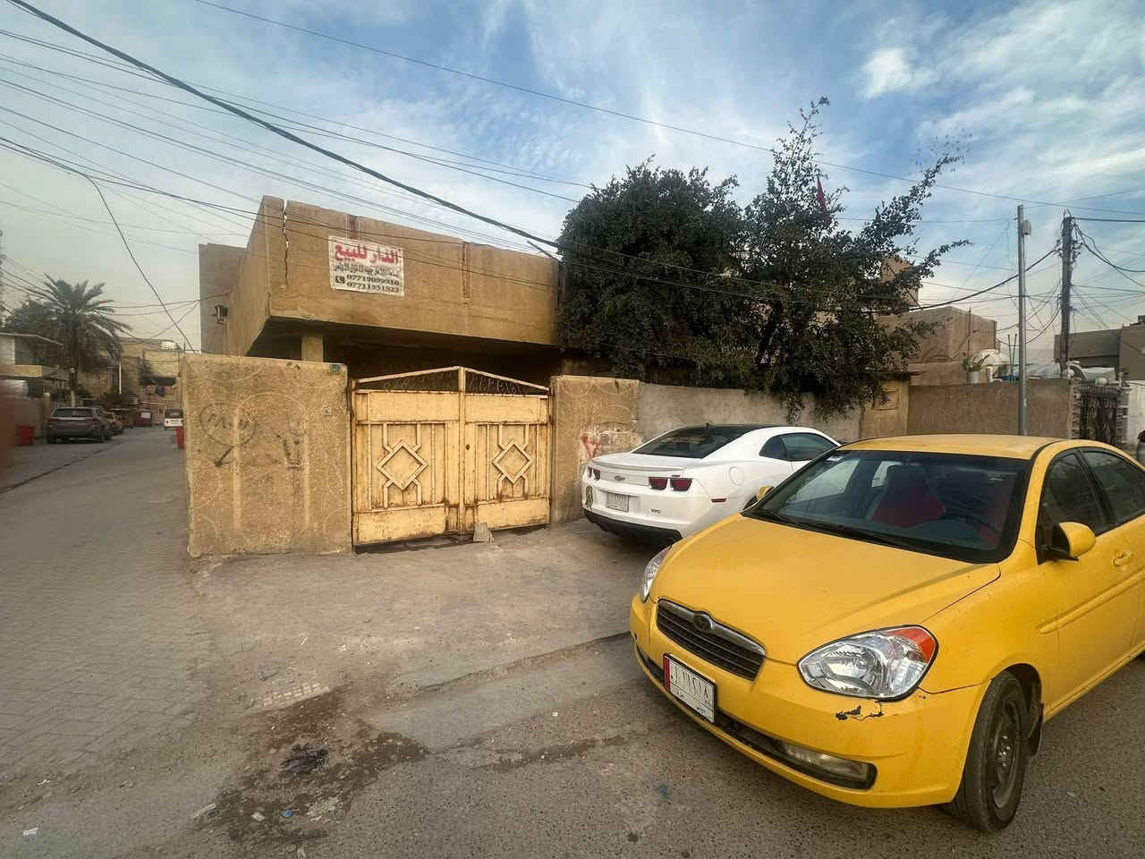 السلام عليكم البيت للبيع بناءقديم مساحة 260متر واجهة 13ونزال20 البيت بيعاع قطعة اراض موقع البيت زعفرانيه باظهره شارع المهد البيت ركن للاسفارتنه الاتصال على الرقم ***********
