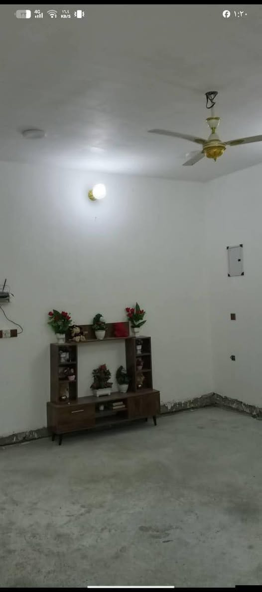 بيت مساحه ١٨٧ متر
مقابل جامع الخناجره 
يبعد عن التبليط ١٠٠ متر
بناء حديث 
غرفتين ٥*٤ والثانيه ٥*٣.٧٥
صاله كبيره 
مطبخ كبير سيراميك كامل 
استقبال كبير 
حمامات واخليه وخارجيه 
الارضيه صب 
نقصه اللبخ الخارجي والواجهه
***********
