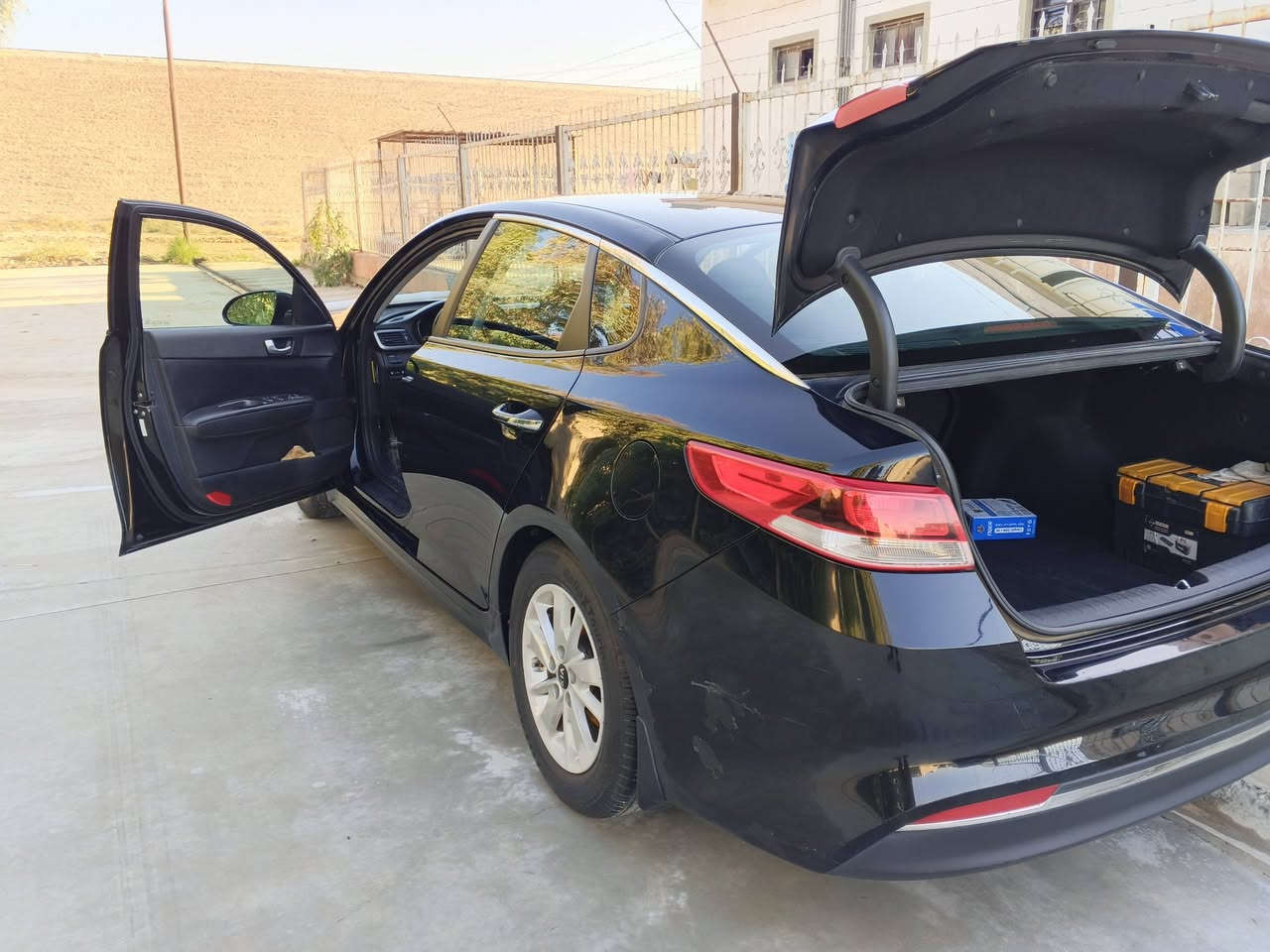 سلام عليكم اخوان من رخيصة الأدمن 
كيا اوبتيما للبيع موديل 2016 محرك GDI 2400 حادثه فقط بونيد صور الحادث مرفق بل صوره تحكم استيرن كير محرك شرط صدر امامي خلفي جيد 
سعر 115 او بي مجال قليل
للاستفسار: ***********
