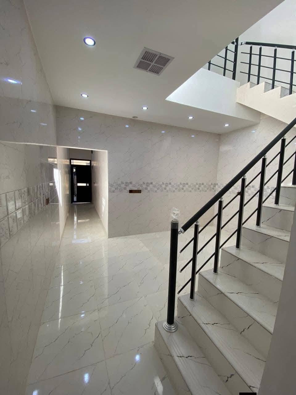 دار للبيع طابو صرف بناء2026 الموقع كركوك حي العسكري خلف حلويات عسل خلف التجاري علئ حديقة👇

المساحه 100متر الواجهه 5متر يحتوي على  2غرف نوم  وهول2 ومطبخ حاروبارد واستقبال وصحيات 3 وكراج سياره درج داخلي داخلي 

السعر 125مليون وبي مجال للتواصل 
***********☎️
