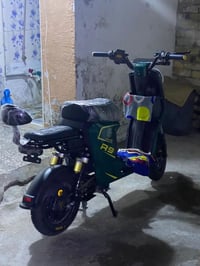دراجه شحنR9 السعر 450 وبيه مجال الدراجه كامله واي نقص ما بيه هيه وشاحن...