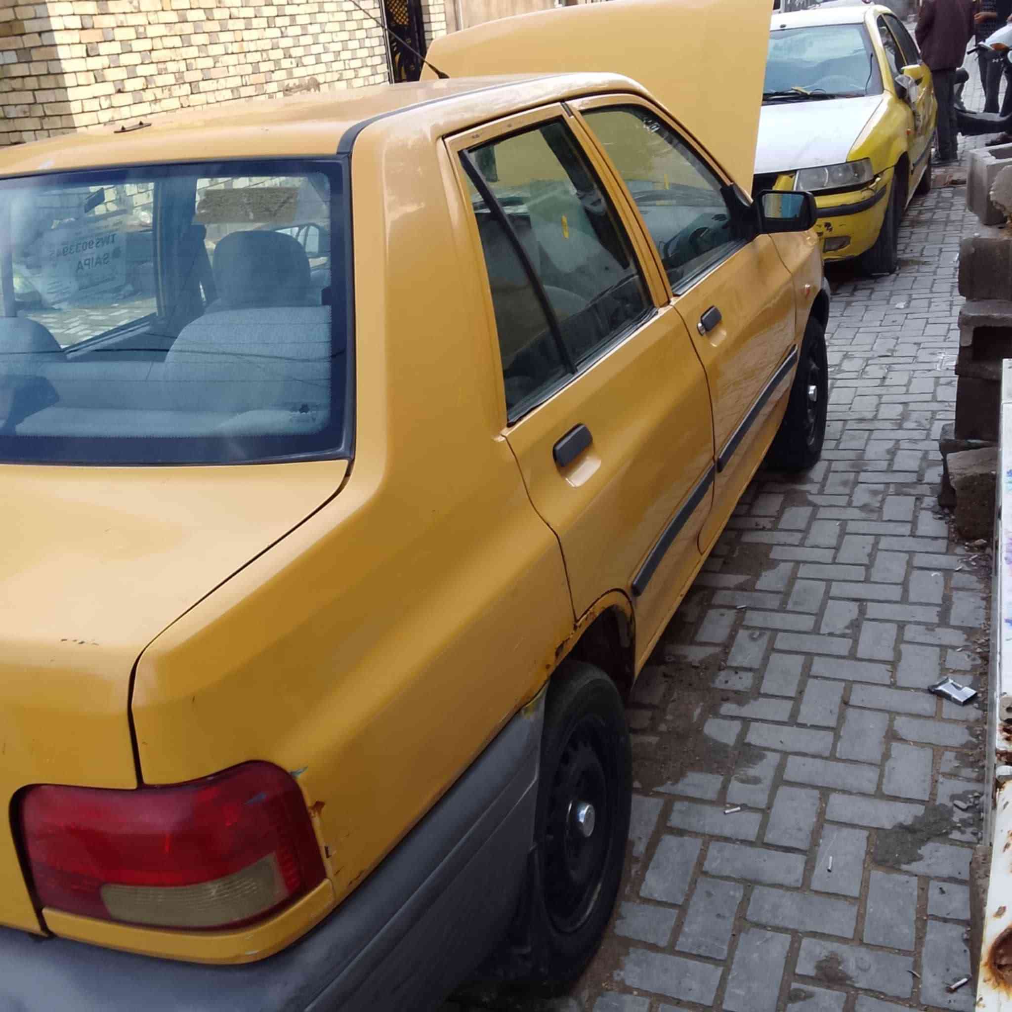 السلام عليكم ،،،سايبه موديل 15 بغداد الماني مصفره هيئة وغرامات سنويه 27 محرك كير  زينات تبريد شغال تخم تاير صدر زين دواخل حلوه مبدل بيها باب فقط العنوان مدينة الصدر هاتف ***********
