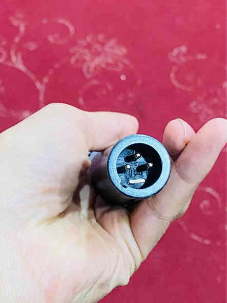 لاقطة شور مع سماعات دب عدد اربعة 4️⃣ 

اثنين حجمهن وسط السعر = 300 الف الزوج 2️⃣ 
واثنين حجمهن صغير السعر = 150 الف الزوج  2️⃣ 
ولاقطة شور استعمال قليل السعر = 125 الف 🍃 

المكان : الناصرية - حي التضحية 
للاستفسار المراسلة او الاتصال  على الرقم 
***********

والأسعار ليست نهائية 

(وضمان التشغيل لكل الأجهزة المعروضة) ناصرية
