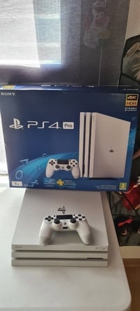 بلي فور برو للبيع   واحد تيرا  لون ابيض   مهكر نظام ١١  الجهاز على حال...