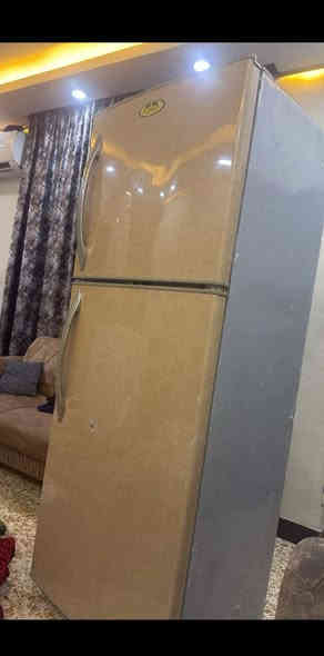 مرحبا ثلاجه نضيفه شغاله مداخله تصليح وتبريدها يخبل الله شاهد رايدها ٢٠٠ الف ***********
