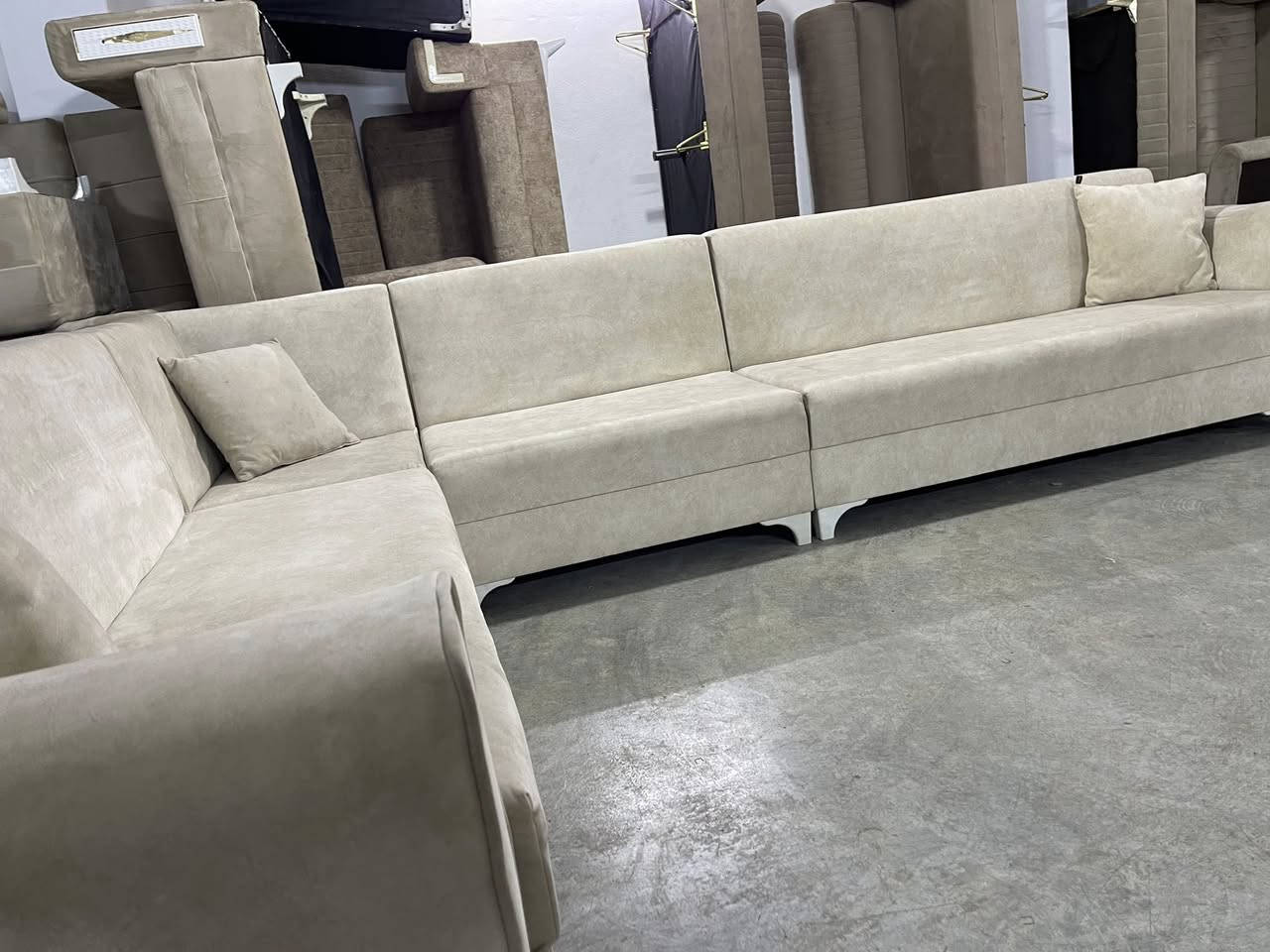 ئێڵ
ئەم ئێڵە بۆ فرۆشتن 10نەفەریە 
دەست کردە لۆک لۆکە بەکار نەهاتوە
دیزاینی تورکیەکی سادەیە زۆر تایبەتە
ژم***********
