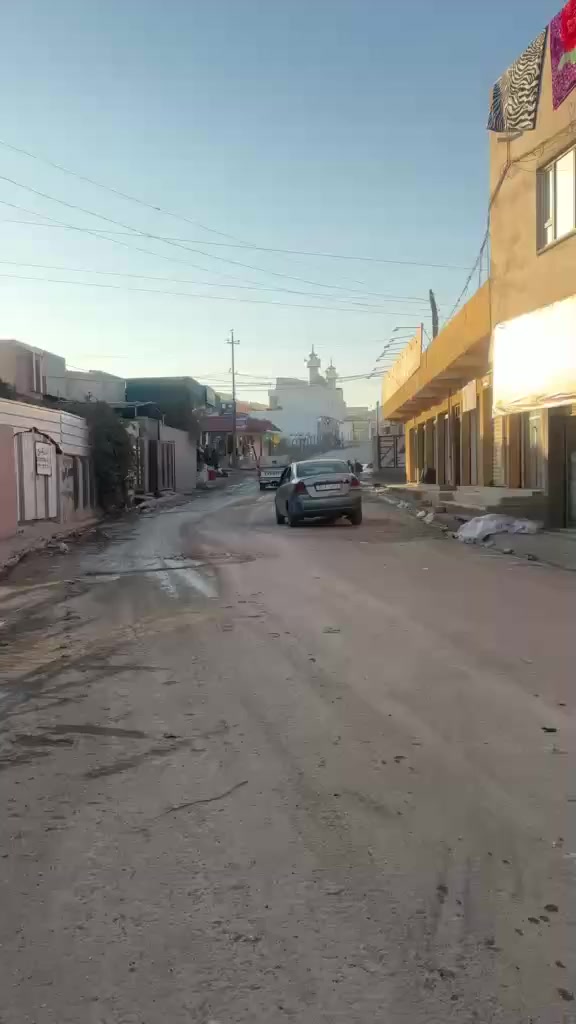 بيع مستعجل مستعجل 🔴🔴
عقار للبيع موقع مميز تجاري 🔴🔴🔴
حي الزيتون بنفس فرع اسواق ابو علي قريب ع سايدين دهوك 
خدمات كامله تبليط كهرباء ماء 
مساحة العقار ١٥٠ متر واجهه ٧ ونص سند ٢٥ غرفتين نوم استقبال هول صحيات كراج واسع ترك واسع
البيت فارغ حالياً 

السعر 43  وبي مجال بحساب ارض يصلح للايجار ويصلح محلات🔴

***********
***********
