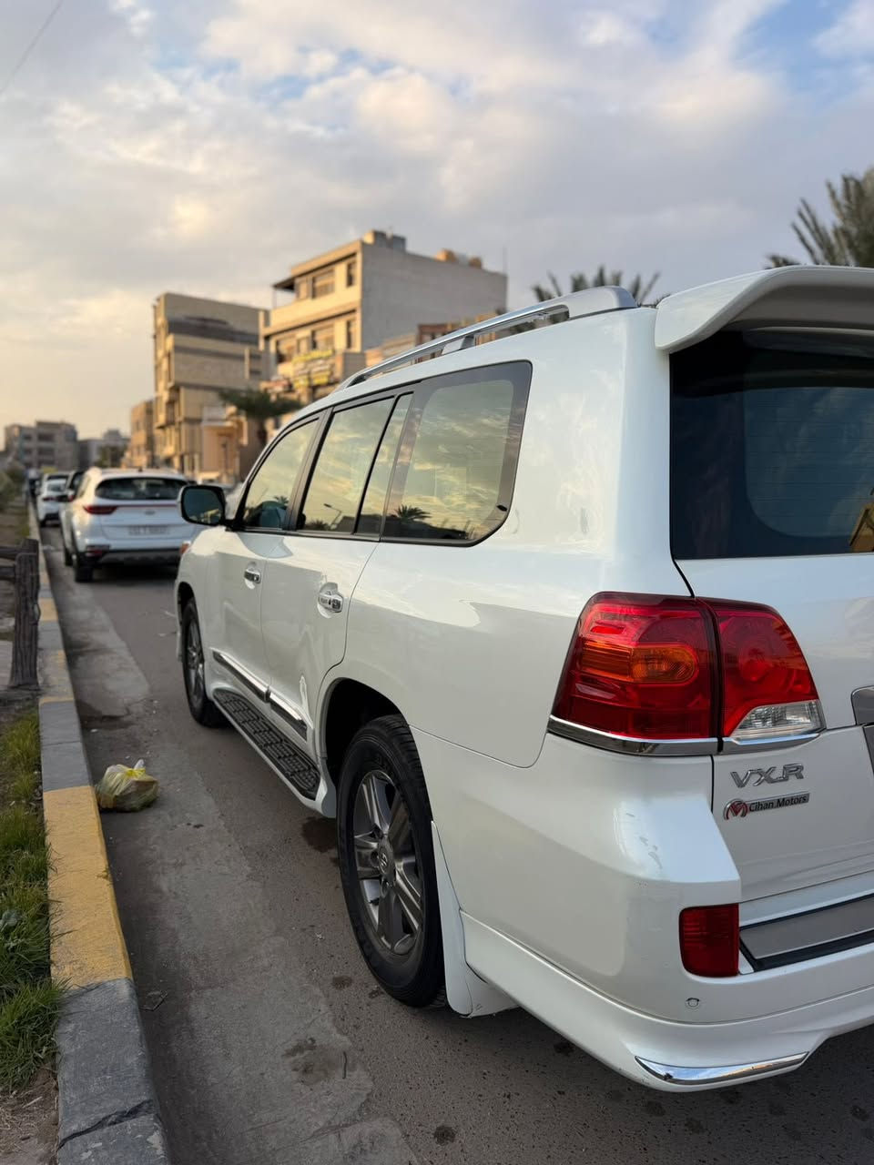 سلام عليكم 
لاندكروز  موديل 2015  
رقم أربيل باسمي 
4700
موصفات VXR لكزز
كشنات خزن
5بصمات ترحيب
شاشه ام دعاء
5كامرات 360
مري شفط+كامرات جانبيه
صندوق كهرباء
12سماعه دمام سماعات JPL
كشنات كهرباء امامي والصدر
كشنات تتدفى وتبريد
3شاشات سياره
مواصفات للكرز معروفه 
عنوان بغداد
‭0770 455 5362‬
***********
