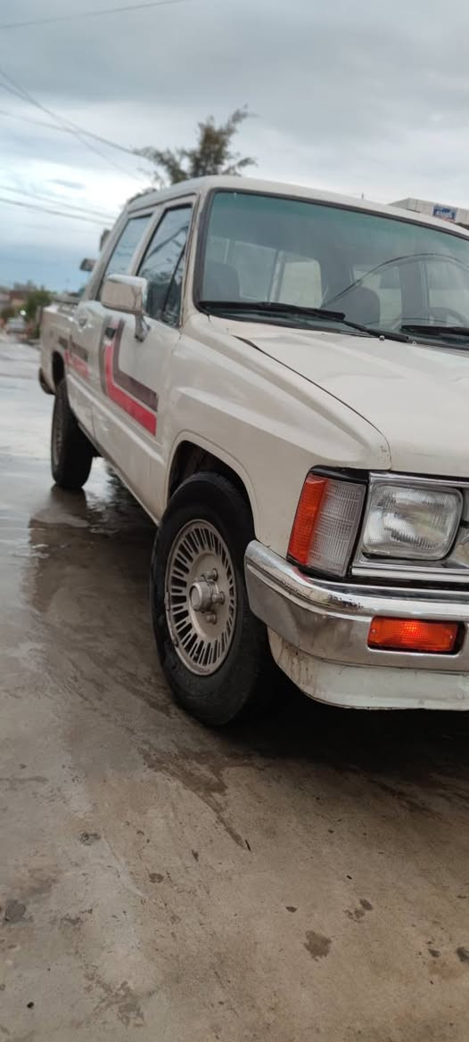 تيوتا بيكاب موديل 1987 سنويه صاقطه صبغ عام كير محرك بشرط المحرك 3 واي ما مفتوح تخم طايرات جديد ويل كروم شرط تراي للبصره  عندي وكاله عامه السعر 40$ مجال قليل *********** مكان سياره كركوك كركوك, العراق
