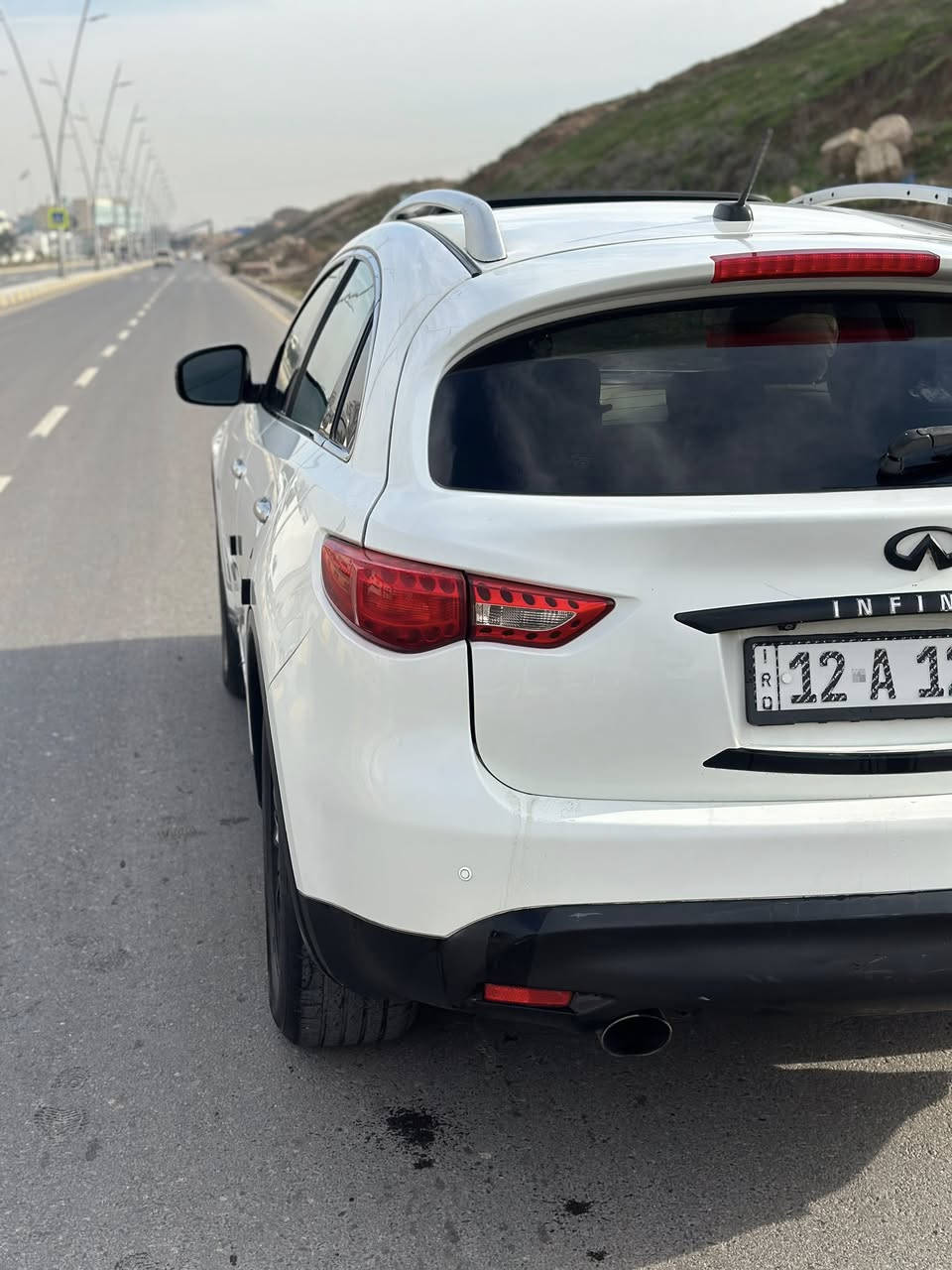 🚘 للبيع – إنفنتي FX35 موديل 2011
💵 السعر: 115 

المواصفات:
الموديل: Infiniti FX35 – 2011
محرك 6 سلندر 3.5L
ناقل حركة أوتوماتيك
دفع رباعي AWD
اللون: أبيض
داخلية جلد
شاشة عرض + كاميرا خلفية
تحكم بالمقود
 تبريد 
ثبات عالي وأداء ممتاز
الضرر  السياره 
بوند وجاملغات 2  
 مبدل نفس الوان. بدون صبغ او معجون 

📍 السيارة جاهزة للفحص

📞 الاتصال 
***********
***********
