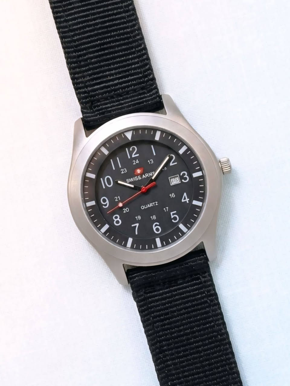 ساعة Swiss Army (تيتانيوم)
ساعة عملية جداً وتصميم تكتيكي:
✅ هيكل تيتانيوم خفيف وعملي.
✅ ضد الماء.
✅ سير كتان مريح.
✅ أميال لامينوس ونافذة تاريخ.
السعر: (  15  ) الف مع التوصيل
للتواصل: واتساب *********** ✅
