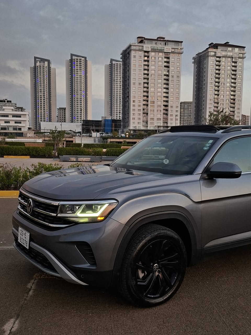 بسم الله الرحمن الرحيم
Volkswagen Atlas SE 2022

الموديل : 2022

7 راكب 

اللون : نفطي

حجم المحرك : V6 سلندر (3.6L)
السيارة بدون صبغ حتى دعاميات مابيها صبغ رقم شاصي موجود بالمنشور 
مرقمه جاهزة بسمي السيارة 

عداد المسافة : 41 مايل

السعر : 310

المواصفات : SE
بانوراما 
بصمة تشغيل
بصمة أبواب
تشغيل عن بعد (Remote Start)
صندوق شفط كهربائي 
رادار أمامي (تحديد مسار)
رادار جانبي (نقاط عمياء)
رادار خلفي (تحذير من الاصطدام)
تبريد مركزي لمس
كشنات جلد+تدفئة
كشنات كهرباء
دشبول ديجيتال
هاند بريك بصمة
Android Auto 
Apple Car Play 
مانع انزلاق+ABS
شاشة كبيرة لمس
حساسات خلفية+ كاميرا 
تحكمات استيرن
اوتو ستارت Auto start 
اوتو ستوب Auto Stop 
منافذ AUX+USB
وبقية المواصفات المعروفة
 السياره حيل نضيف جاهزه هزة فحص رقم سنوية جديد بسمي السيارة تخم تايرات جديد السياره مابيها اي مصرف بشرط مكاني سليمانية سعر 310 للاستفسار اكثر ***********
