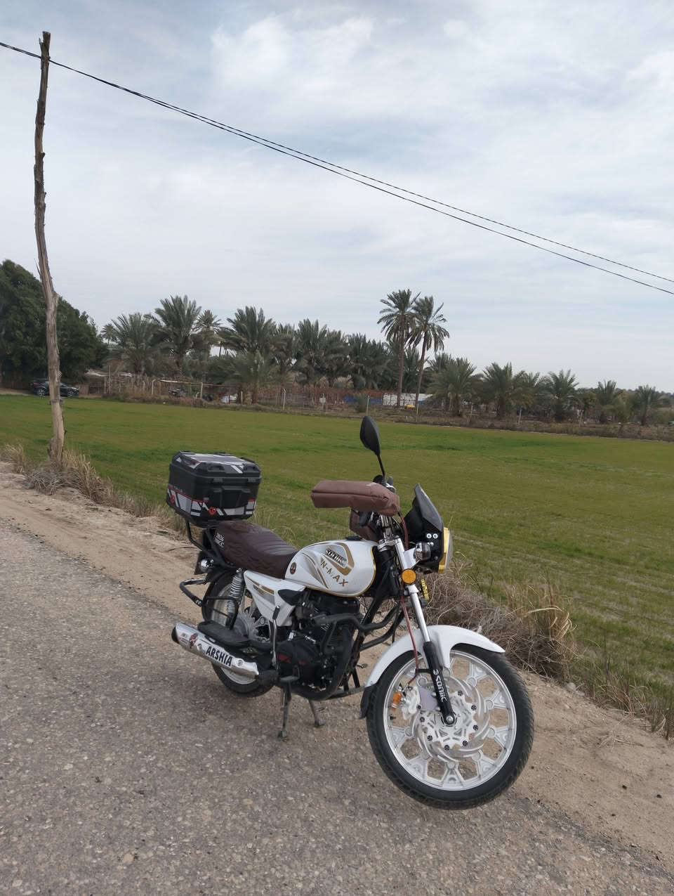 دراجه للبيع مديل 26 رقم نجف شرط كبل ادورلك بسمك ثاني يوم طلعته من الوكيل قبل 3 اشهر صارت عليه مليونين و200  دراجه شاهد الله كلشي مابيه بس حتاجيت فلوس واريد ابيعه محرك 200 مواصفاته كله مال دايون وبيه ضاغطه زنجيل   اريده مليون 950 قفل   تجي وشوف العداد شكد ماشي  *********** دك عليه و راسلني وبيك خير وتدلل
