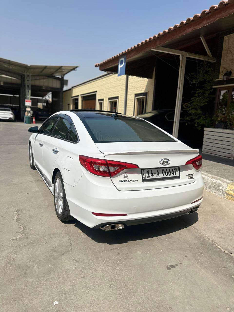 للبيع سيارة: هيونداي سوناتا 2015  لمتدد فول 
•الرقم: بصره دولي بسمي 
•المواصفات :
▪️المحرك: 2400 جي دي اي 
▪️لايتات زينون اصل. عالي ناصي 
▪️نضام ترحيب
▪️بصمات للأبواب مع بصمة تشغيل 
▪️بردات بلادي 
    دشبول مطعم بصاج ملكي + الابواب
▪️قمارة بانوراما قطعتين 
▪️حساس خلفي
ستيرن هيتر 
▪️رادار جانبي (نقط عمياء) بالمرايا الجانبي
▪️اشاير بالمرايا الجانبية
▪️كامرة خلفية قلاب اصل مع الستيرن
▪️شاشة الدشبول حجم كبير للتحكم بأيعازات السيارة
▪️گشن خزن ميموري
▪️تحكم فول كهرباء للكراسي
▪️تدفئة وتبريد للگشنات الأمامية والخلفية 
▪️تبريد قطعتين امامي وخلفي
▪️3 وضعيات للقيادة
▪️سستم صوت كامل بلادي + دمام بلادي
▪️تحكم ستيرن جهتين بلوتوث وحاكية وكروس سرعة وتحكم صوت 
▪️نظام ABS مانع انزلاق
سياره كفاله ما عده البنيد مصبوغ  مكان بدون فتح سبب الصبغ اثر تقشير 
▪️السعر : (155)
▪️رقم الهاتف : *********** البصرة, العراق
