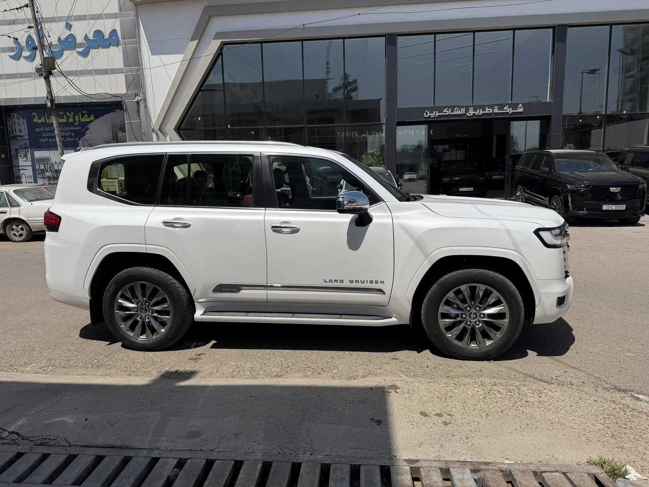 لاندكروز2023 VXR ساز فول 1/1
توين تيربو 

ماشيه25  الف / كم ع وضع الزيرو 

السيارة كفالة عامه من كلشي شرط الفحص 

رقم بغداد تحويل مباشر 

فوول السيارة للأخير 

ابواب شفط 

ستيرن كهرباء 

تحديد مسار 

نقطة عمياء 

خمس ابواب كهرباء 

شاشات 

كامرات 

بصمات 

فتحه سلايت 

فووول ماكو أعلى منها بعد 

مكان السيارة بغداد

للأستفسار : 
***********
