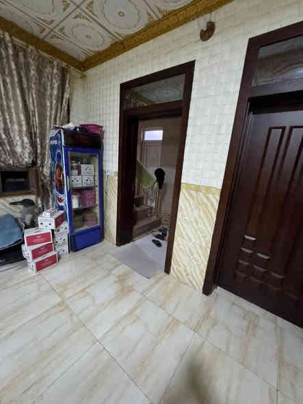 🏘🏘بيت للبيع ديالى خانقين / حي رمضان خلف جامع حجية كافية / جانب مدرسة زاكروس مقابل البيت حديقة وركن مساحة بسند 137.5 و واقع حال  150 متر 
طابقين طابو صرف 
طابق الاول 
1 غرفة نوم واستقبال وصالة داخلية ومطبخ حار + بارد ومجمع صحيات داخلي وخارجي 
طابق الثاني 
2 غرفة نوم وصالة داخلية 
البيت فول سيراميك وسقف ثانوي 

السعر / 95 مليون بي مجال بسيط 

للأستفسار اكثر اتصال بالارقام فقط 
***********
***********
مكتب فريا موفق للعقار
