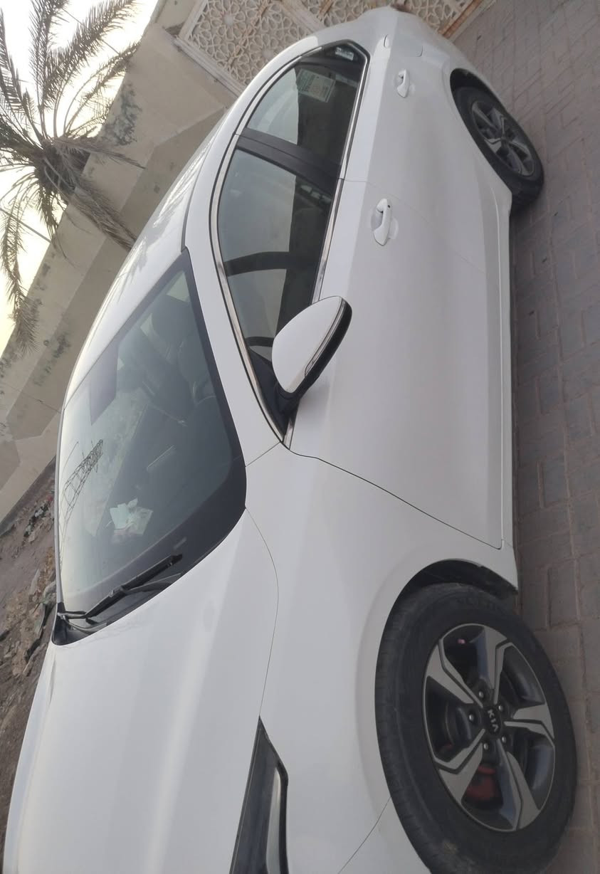 سلام عليكم كيا سيراتو خليجي مديل 19كفاله  فول موصفات بصمه تشغيل عن بعد رقم بغداد  مكينه 1600 مامفتوحه كير حداديه تبريد ثلج شرط مكفولات ماشيه ٩٣  سعر 150 وبيه مجال هاذه رقم الهاتف ***********
