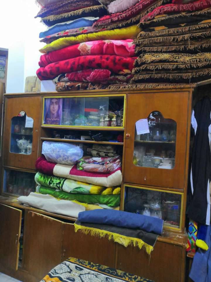 السلام عليكم غرفه نوم للبيع كامله مع معرض العنوان البصرة قضاء القرنه الاتصال ***********
