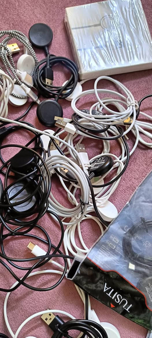 شواحن ساعات سمارت مختلف الموديلات 
60قطعة 
سعر القطعة 2000
بيع كل الكمية بدون مفرد
***********
