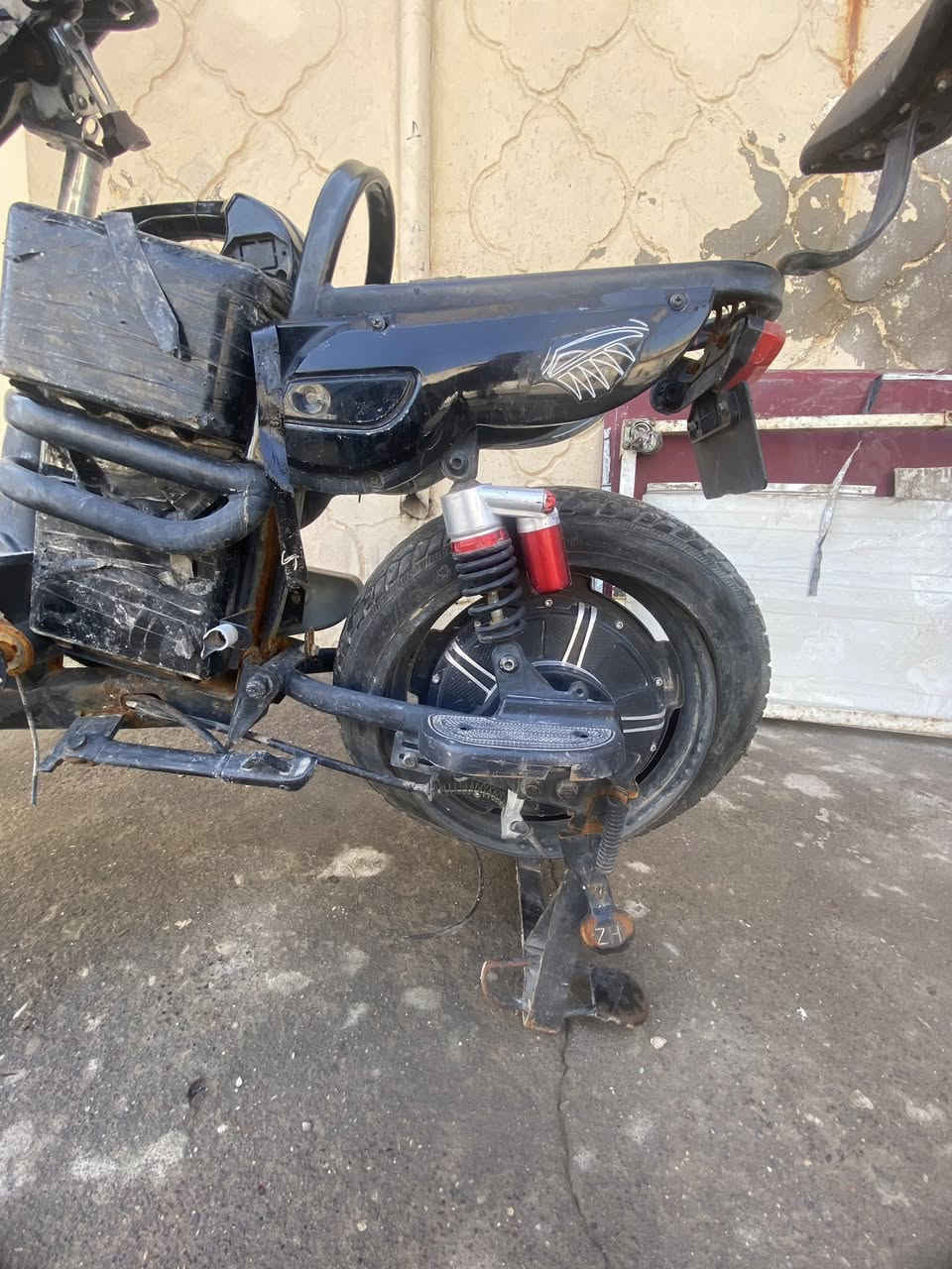 دراجه شحن للبيع ادفع سعر عجبني ابيع بيها بطاريه وشاصي ما بيها كلشي رقم صاحب *********** بي واتساب
