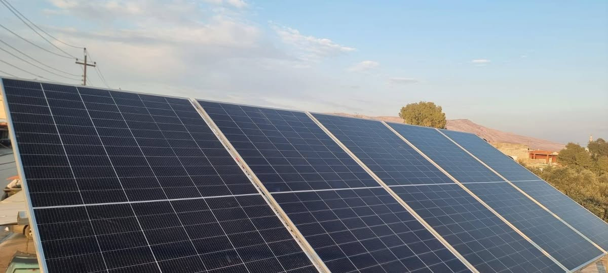 🚨 منظومة من شركة الطاقة الذكية - ودع الكهرباء الغير مستقر 
اسم الزبون : وسيم كرمز
المنطقة : بعشيقة 

📊 إنتاج المنظومة:
☀️  10 أمبير صباحاً
🌤  5 أمبيرات مساءً

لماذا تستمر بدفع مبالغ كبيرة كل شهر مقابل كهرباء غير مستقرة؟
الآن يمكنك امتلاك كهرباءك الخاصة من الشمس مع منظومة موثوقة من شركة طاقة الذكية ☀️

⚡ منظومة شمسية قوية بمكونات أصلية وضمانات حقيقية:
🔹 انفيرتر من Sofar Solar
✔️ ضمان 5 سنوات (استبدال)
🔹 بطارية ليثيوم من Dyness
✔️ ضمان 10 سنوات
🔹 ألواح شمسية 600 واط عالية الكفاءة

💡 ماذا تعني هذه المنظومة لك؟
✔️ كهرباء مستقرة طوال اليوم
✔️ تقليل كبير في مصاريف المولدات والوقود
✔️ تشغيل الأجهزة الأساسية براحة
✔️ استثمار طويل الأمد لعائلتك ومنزلك
👷‍♂️ شركة طاقة الذكية
خبرة في نصب المنظومات المنزلية والزراعية والصناعية ومنظومات On-Grid
وكادر هندسي متخصص يضمن أفضل أداء للمنظومة.
📞 للتواصل والاستفسار:
Korek : ***********
                                                  *********** 
Asia: ***********
Korek: ***********
🌐  www.taqa-smart.com 
☀️ استثمر بالشمس… وارتاح من همّ الكهرباء لسنوات.
#الطاقة_الشمسية #شركة_طاقة_الذكية #منظومات_شمسية #Sofar #Dyness
