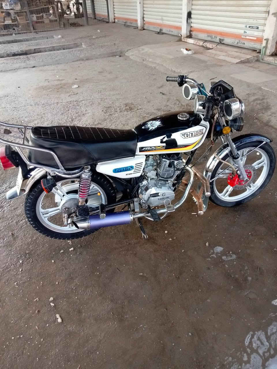 سلام عليكم دراجه للبيع موديل 22 دراجه كفاله عامه أوراق كارتوني محرك مامدود عليه  اسبانه المكان ديالى الخالص هبهب السعر خاص اتصل على رقم ***********
