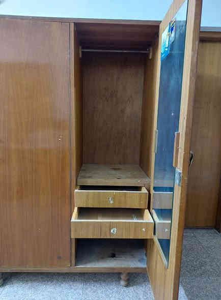 السلام عليكم ورحمة الله وبركاته
كنتور أربع ابواب صاج أصلي وجه وظهر وداخل ، تسگام صناعة الأول ثقيل جدا بسعر  250 مع مجال قليل الف مكاني بالكرادة 
للتواصل على الخاص أو الاتصال
***********
