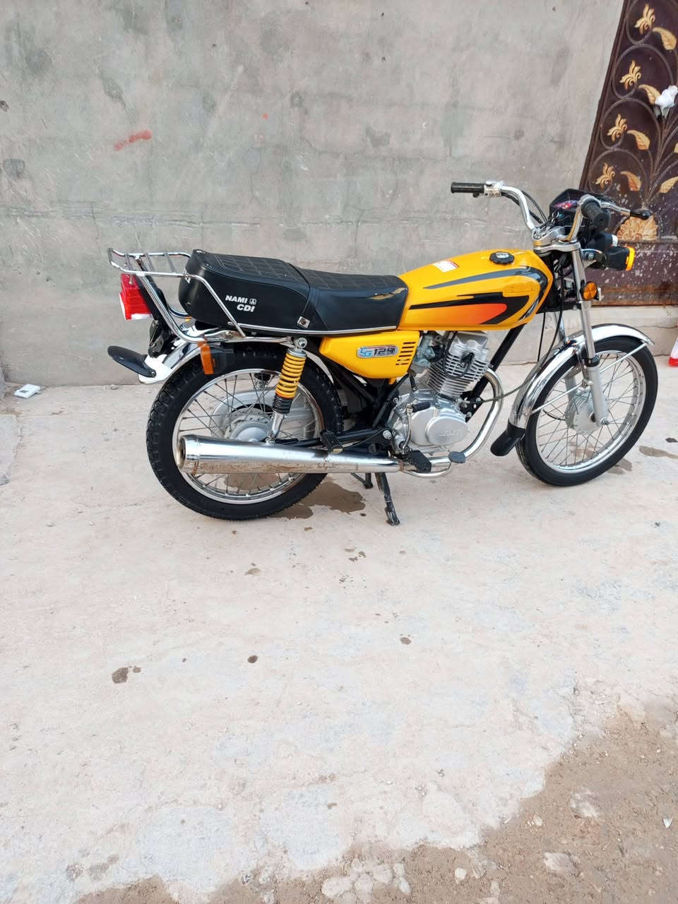 سلام عليكم دراجه كامل كلك غراض شلامجه اصلي دراجه خير من لله محرك ما مفتوح ابد سعر 600وبيه مجال مكاني نجف كوفه اتصل على رقم مازنجر ماكو عدي***********
