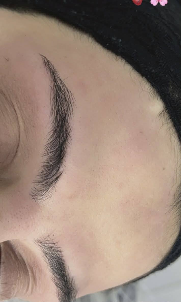 هلو حبايب 💖
صالون لمسة رورو يرحب بكم 💎✨

🔥 عروضنا المميزة 🔥

💆‍♀️ عروض البشرة

✨ حفافه وجه كامل — 5000

✨ تنظيف بشرة بالبخار + إزالة الرؤوس السوداء + ماسكات 🎭 — 5000

✨ خيط + شمع + تنظيف بسيط — 7000

💇‍♀️ قصات الشعر

قص حسب الطلب وبأحدث الستايلات — 5000 ✂️

🎨 صبغ الشعر

قصير — 20

للكتف — 25

وسط — 35

طويل — حسب الكثافة

💄 عروض المكياج

مكياج مناسبات سمبل — 15 ✨

🫰 عروض الجسم

شيرة فول بدي — 25

واكس فول بدي — 35

🌿 منتجنا الخاص

شيرة باسم لمسة رورو 🥰

صنع يدوي 100% وطبيعي 💪

يناسب كل أنواع البشرة ويعطي نعومة تجنن ✨

السعر حسب الكمية

📍 العنوان: A404

📍 الحجز مسبق

📩 راسلينا خاص للحجز والاستفسار 💌

#صالون_لمسة_رورو #عروض_تجميل #بشرة #صبغ_شعر #قصات_ترند


**إذا كنت صاحب هذا الإعلان وتريد حذفه لأي سبب، رجاءا أرسل رسالة إلى الدعم الفني**