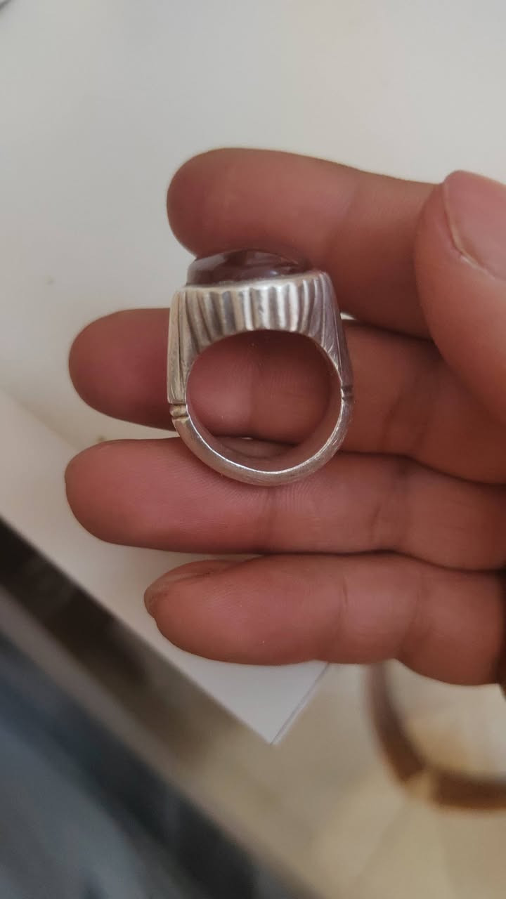 سلام عليكم محبس للبيع صياغه عقيل البحريني صياغه ثقيله
مكاني الناصريه توصيل موجود ***********
السعر 120
