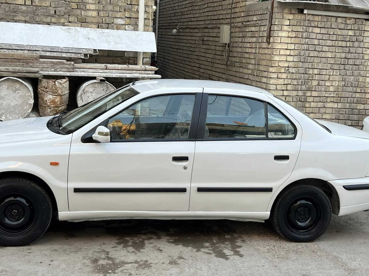 سلام عليكم
سمند 2010 
مكفوله من الضربه كير مكينه حداديه  مكفولات 
لا تنقيص ولا تبخير 
صبغ حزام للجماليه صبغها بلفرن كلش نضيفه شخط مابيهه فقط بدون قطره معجون 
سياره بسمي تحويل بنفس اليوم 
سياره مال بيت نضيفه كلش وبلعافيه عل ياخذها 
رقم بغداد 
عضمتهه كلش حلوه
مكاني بغداد الشعله 
سعرها 45 بيها مجال 
(***********)
