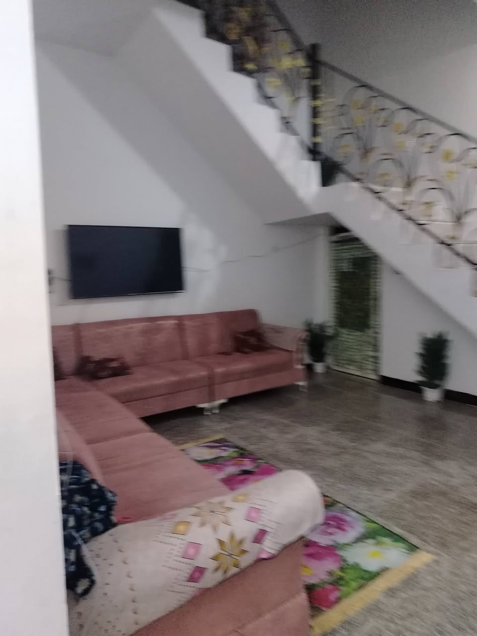 موقع ممويز جدآ دار للبيع طابو صرف ثاني بيت عن الشارع العام
طابقين كونكريت طابوك بنا درجه اولئ

ركن شارع 12 متر قرب كليه الآثار

 مساحه 150   يحتوي على ثلاث غرف نوم استقبال صالتين  مطبخ صحيات داخلي خارجي ساحه مدخل شغل مرتب السعر 190 اوبيه مجال بسيط إستفسار *********** اكرم الاسدي
